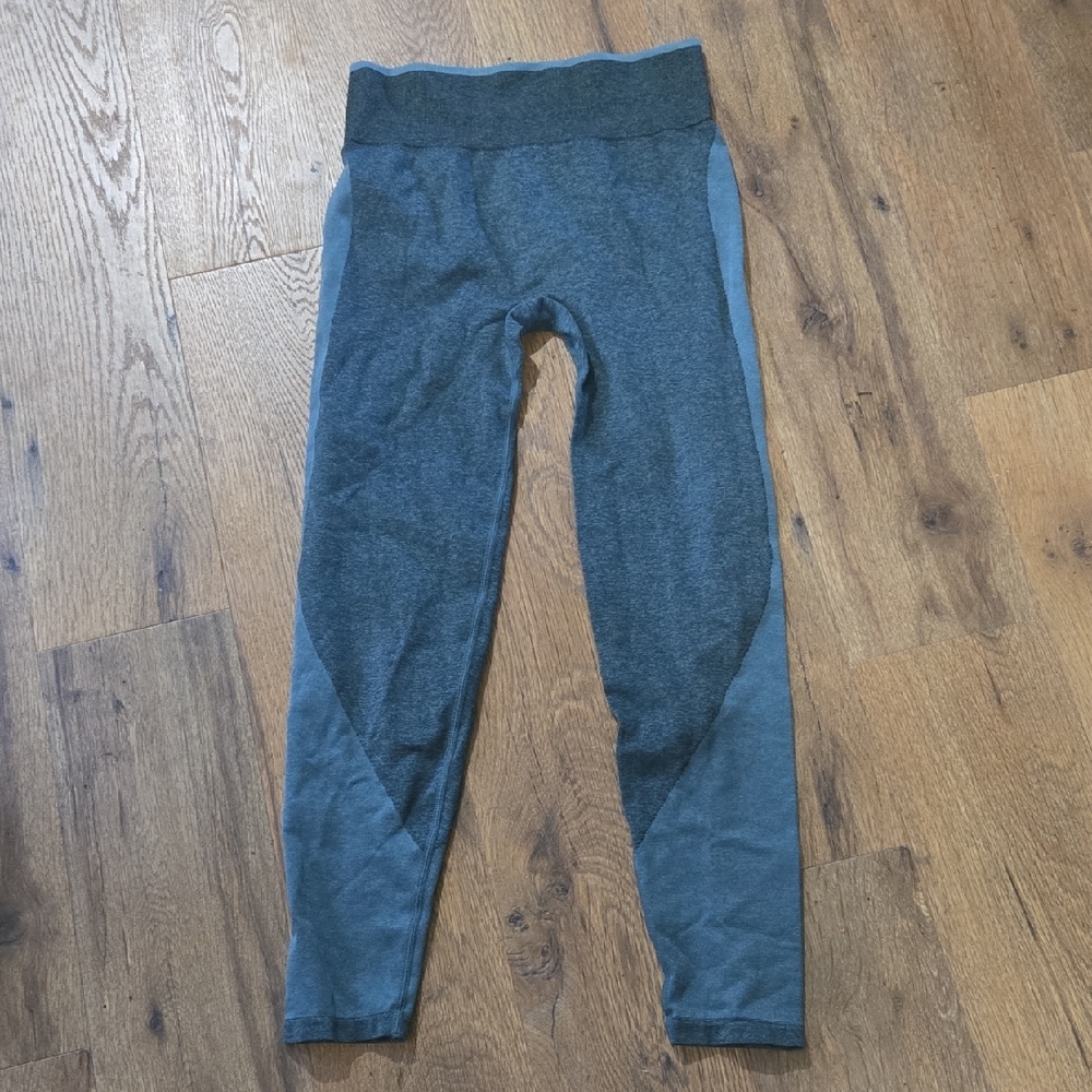 PINK Victoria's Secret Blue and Gray Leggings.      #100